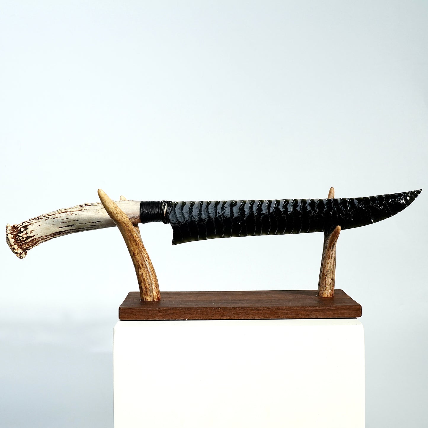 「Dragonglass」Obsidian Long Hunting Knife|Antler Handle|Pressure Flaking-Flint Knapping|Master-Crafted|Natural Materials|Collectible Ancient Design