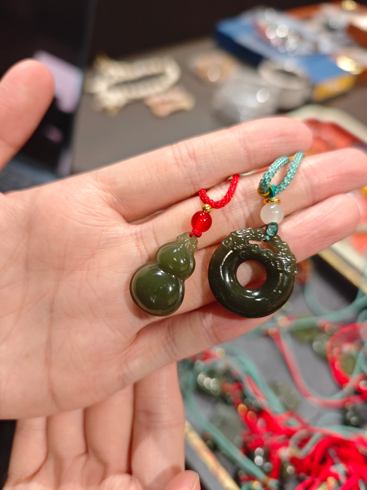 2026 Handicrafts Live Sale: Carved Works, Glass Ornaments, Bracelets & Accessories (10.28)