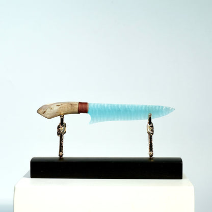 「Misty Blue」Cat's Eye Dagger｜Antler Handle｜Pressure flaking-Flint Knapping｜Master-Crafted｜Natural Materials｜Collectible Ancient Design
