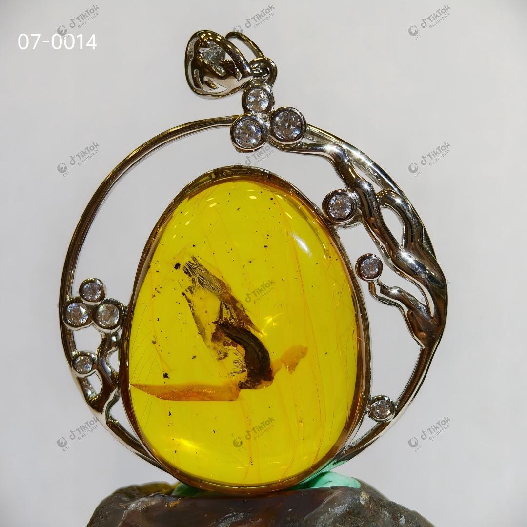 Dominican Landscape Amber Sterling Silver Pendant | Natural Freeform Blue Amber | Completed Vintage Silver Setting (41.3×43.6×10.5mm / 16.12g / Collection No. 07-0014)