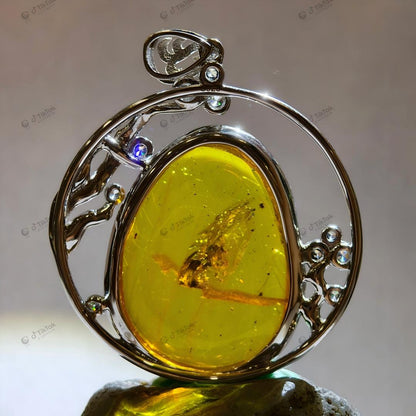 Dominican Landscape Amber Sterling Silver Pendant | Natural Freeform Blue Amber | Completed Vintage Silver Setting (41.3×43.6×10.5mm / 16.12g / Collection No. 07-0014)