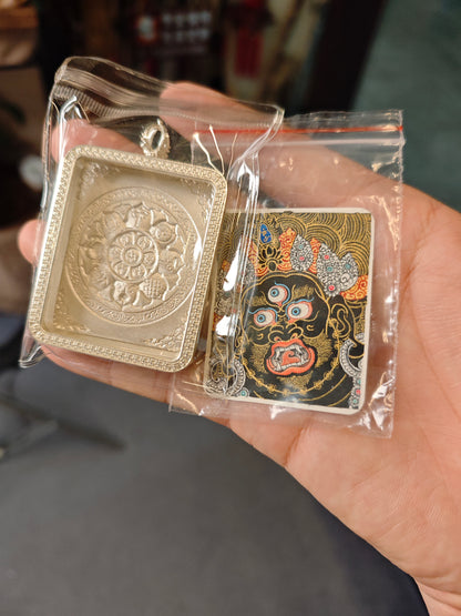 2026 Handicrafts Live Sale: Carved Works, Glass Ornaments, Bracelets & Accessories (05.08)